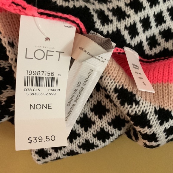 NWT LOFT Reversible Knit Infinity Scarf
S/F P/F home - Picture 2 of 2